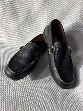Born Sz 7 Brown Leather Slip-On Loafers with Tan Stitching Metal Accent
